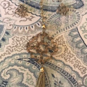 Lighter tortious Zenzii necklace and earring set